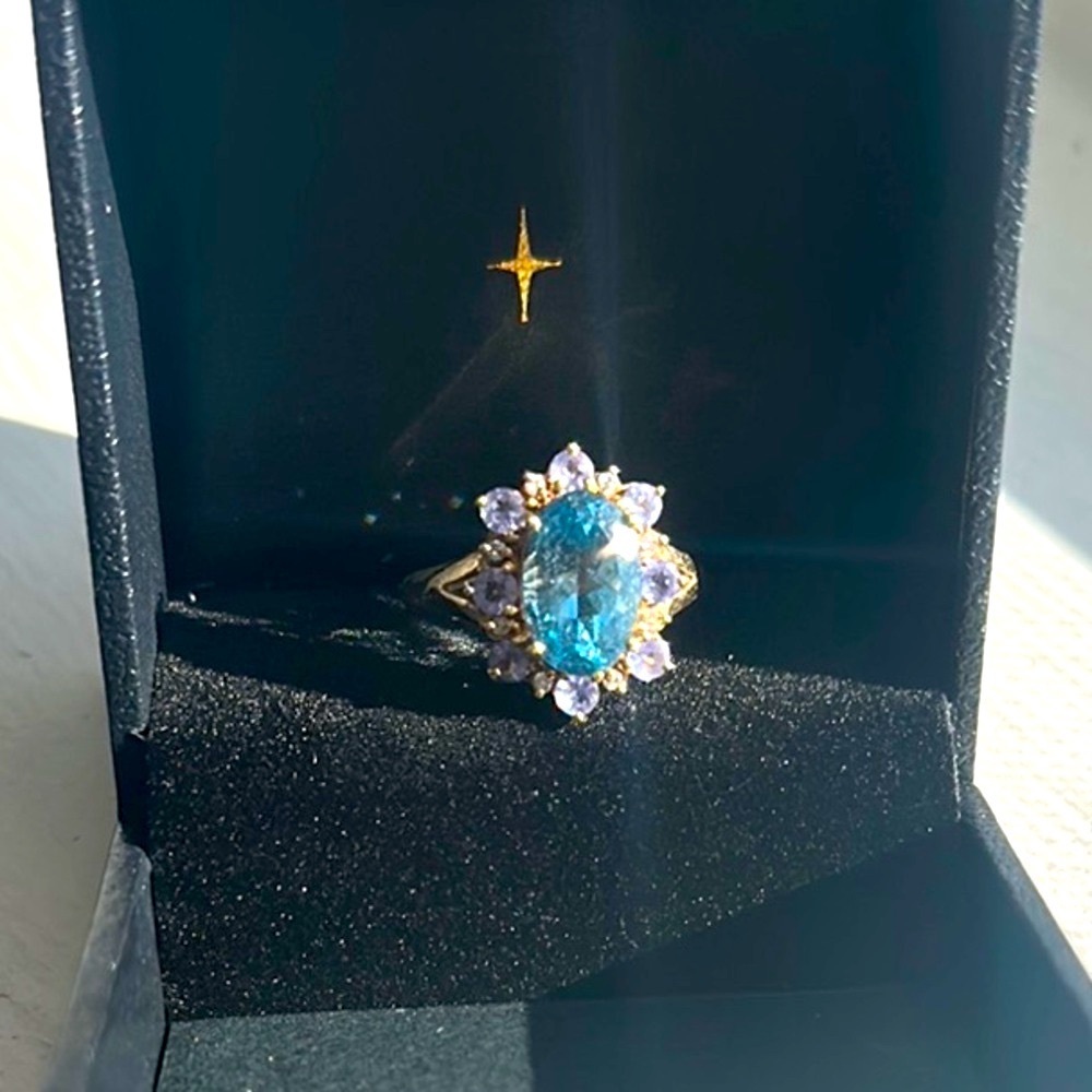 London blue topaz & 14k yellow gold Ring with lavender & white topaz halo sz 8.5